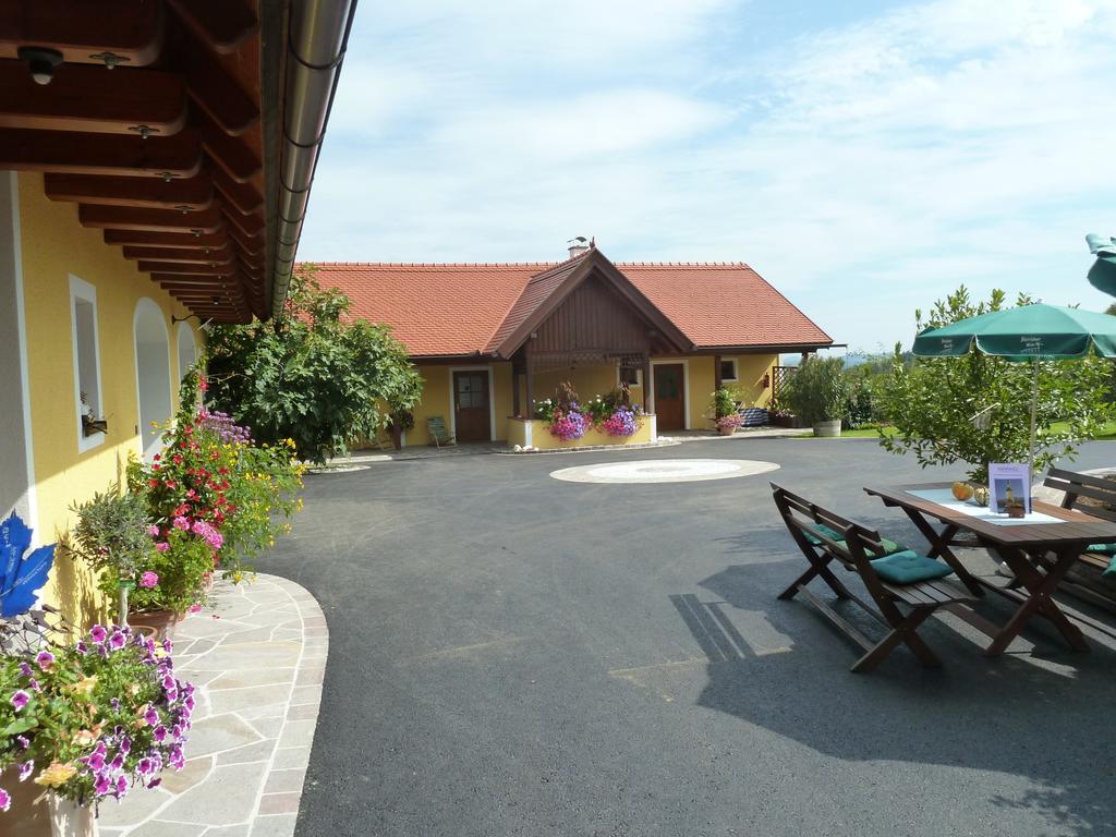 Weingut- Gaestezimmer Marko Лейтшах Екстериор снимка